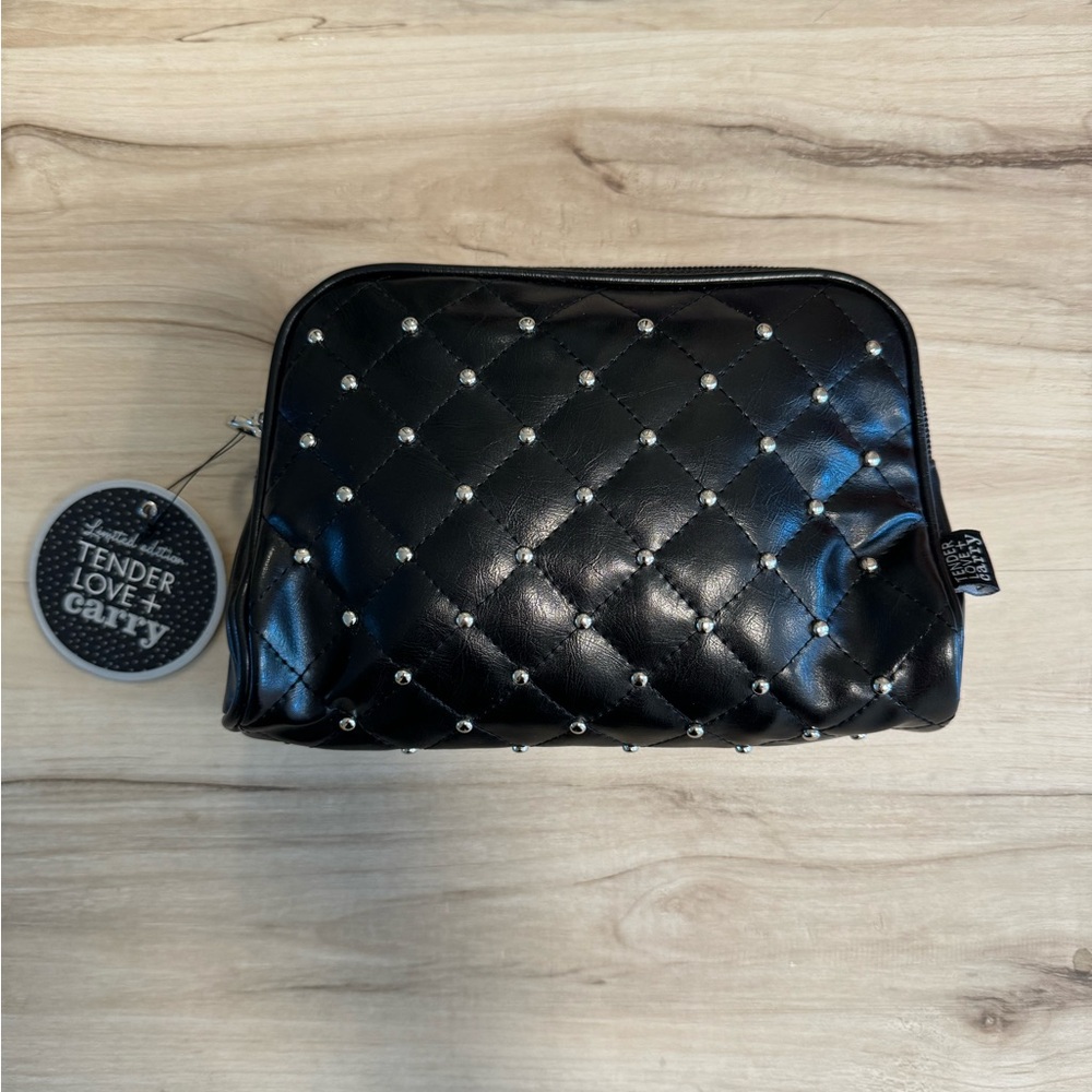 NWT TENDER LOVE + CARRY // Limited Edition Make-up Bag